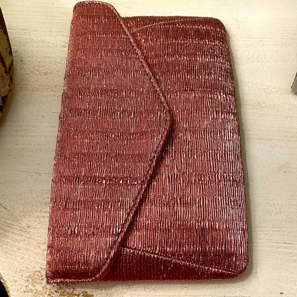 Purse - New wTag attached. Envelope style with snap closure; optional gold chain - Picture 1 of 7